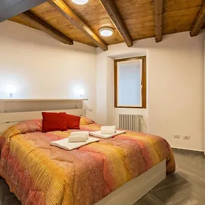 Giulia , Argegno Italia