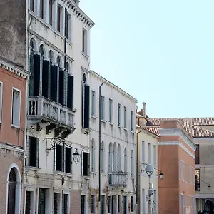 Canal Riva De Biasio 2*, Venise Italie